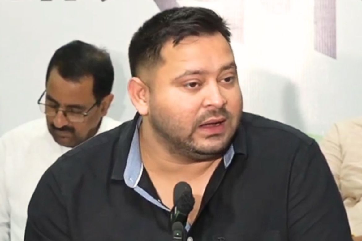 तेजस्वी बोले- मेरा और पत्नी का नाम वोटर लिस्ट से कटा;  DM ने खोली पोल ?