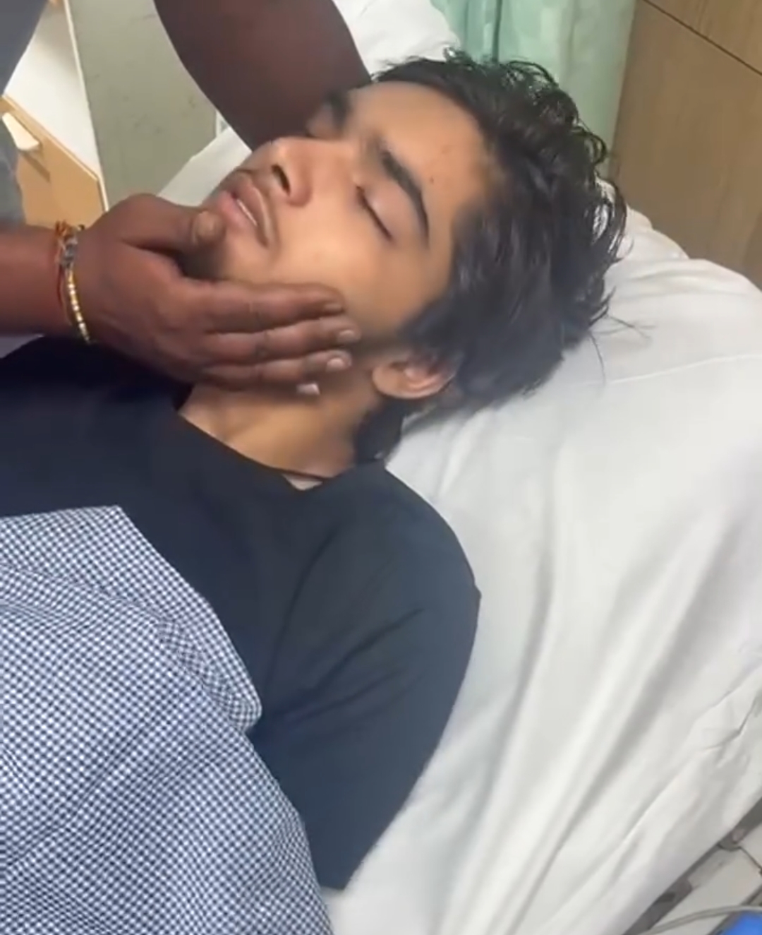 पीटीआई की मार से डिप्रेशन में गया छात्र, कई बार की आत्महत्या की कोशिश